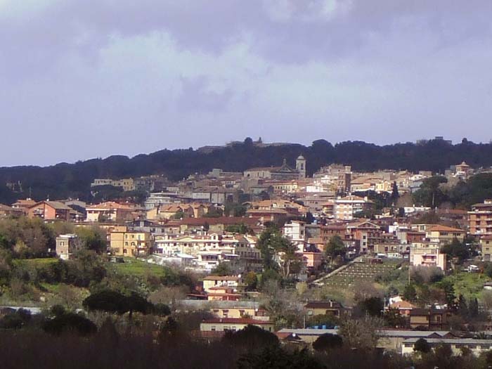 https://www.lacicala.org/immagini_news/03-04-2019/albano-laziale-approvato-bilancio-cala-tari-milioni-opere-pubbliche-.jpg