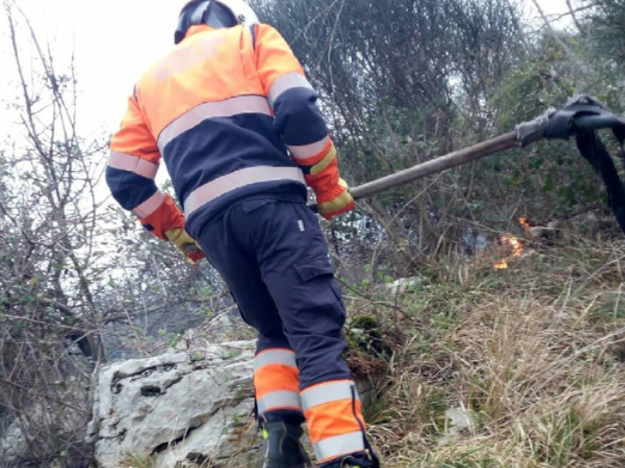 https://www.lacicala.org/immagini_news/08-03-2019/ancora-fiamme-devastano-capranica-autorita-caccia-piromani-attende-carcere-oltre-multa-.png