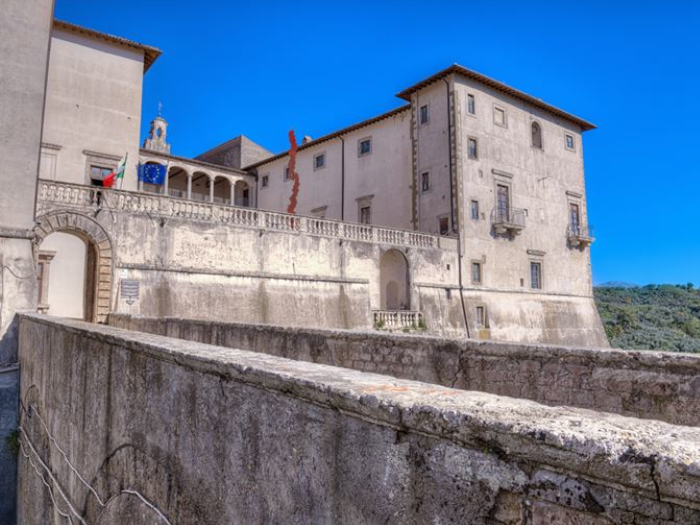 https://www.lacicala.org/immagini_news/16-02-2019/genazzano-castello-colonna-ospita-giovane-pittura-.png