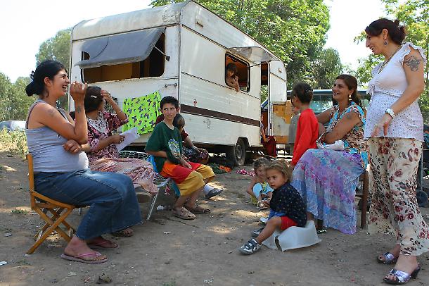 https://www.lacicala.org/immagini_news/18-06-2019/roma-reddito-di-600--anche-ai-rom-lultima-proposta-del-m5s-.jpg