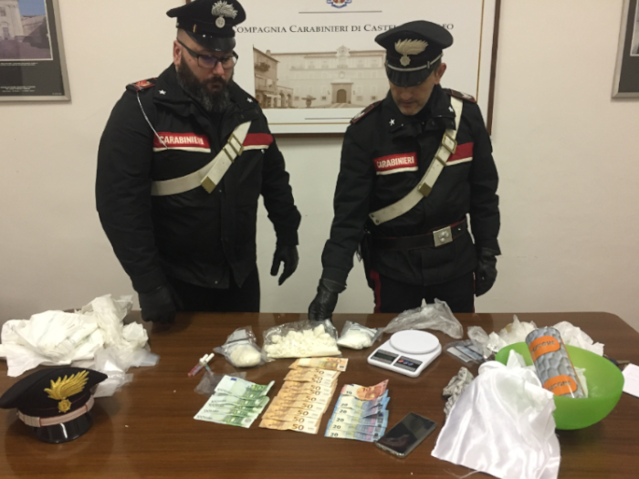 https://www.lacicala.org/immagini_news/29-04-2019/roma-carabinieri-scoprono-laboratorio-droga-arrestano-cittadini-sudamericani-.png